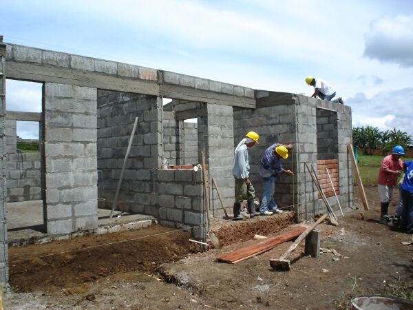 Panamá: Incentivos para construcción de vivienda La administración Varela evalúa mejorar los incentivos que se otorgan para financiar la construcción y compra de viviendas con precios entre $80 mil y $120 mil.